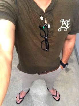 「UGG（アグ）のアイテム（ビーチサンダル）」を使った、MABUさん（メンズ・165cm）の秋コーディネート
