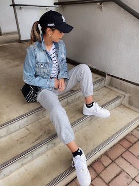 「スウエットパンツ」｜「アイテム（デニムジャケット）」を使った、chikaさん（レディース・158cm）の春コーディネート