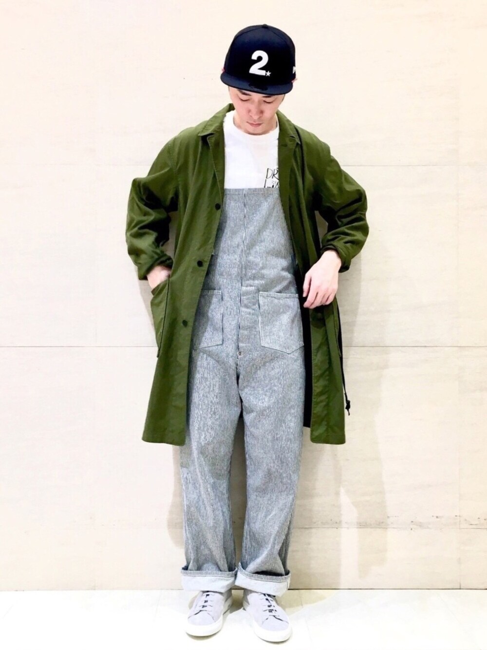 「ジョンブル、ジョンブル　プライベート　ラボ(Johnbull Private labo)、Johnbull Private labo、johnbull、キャップ、オーバーオール、サロペット、ワークコート、スニーカー、スタッフセンバツ」｜「2 class.icsのキャップ（キャップ、ブルー系）」を使った、J2さん（メンズ・180cm）の春コーディネートの1枚目の写真