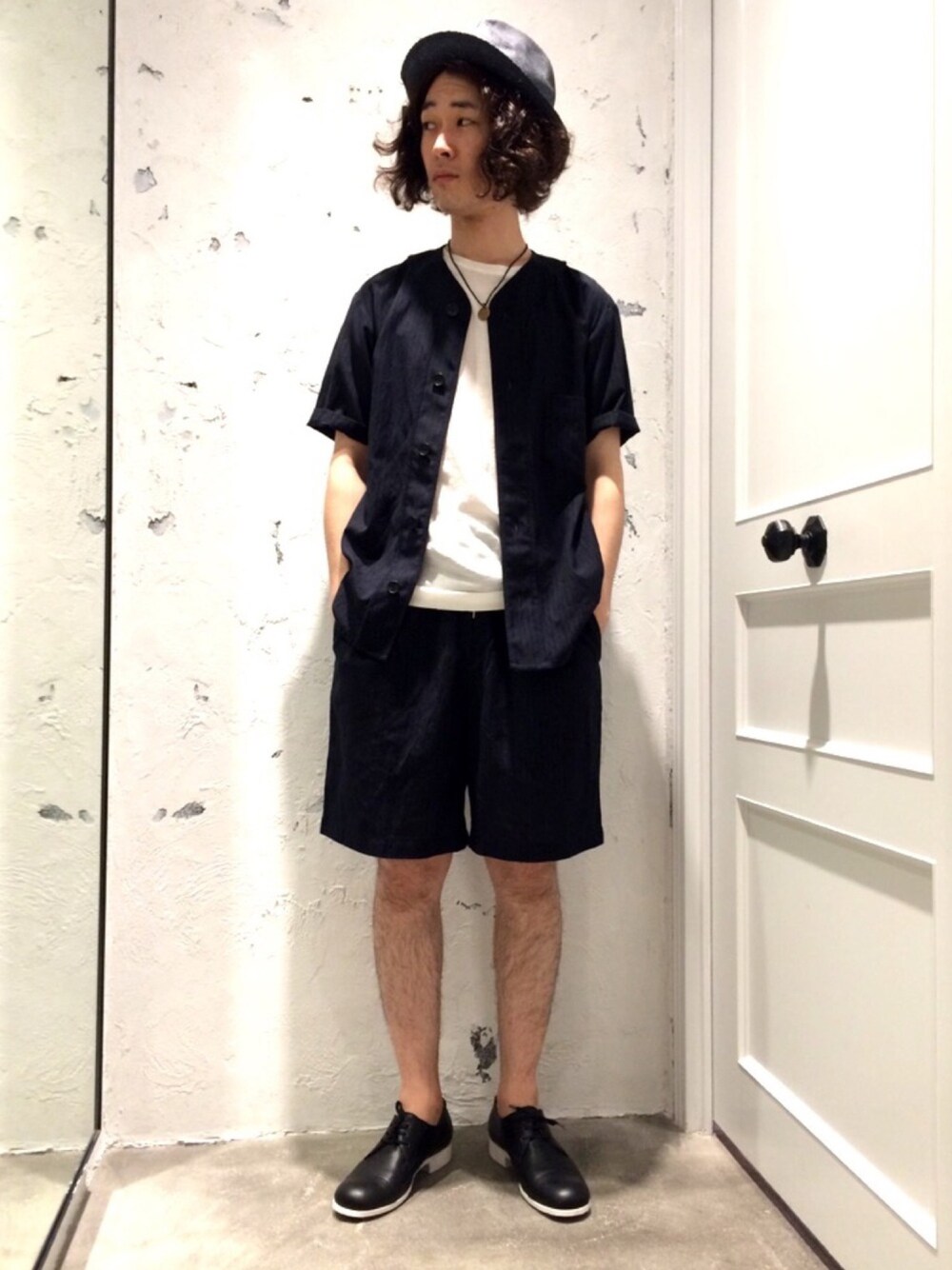 「Johnbull Private labo、johnbull、ハット、革靴、ショートパンツ、セットアップ、白Tシャツ、ネイビー、ジョンブル、ジョンブル　プライベート　ラボ(Johnbull Private labo)」｜「super duper hatsのアイテム（ハット、グレー系）」を使った、J2さん（メンズ・180cm）の夏コーディネートの1枚目の写真