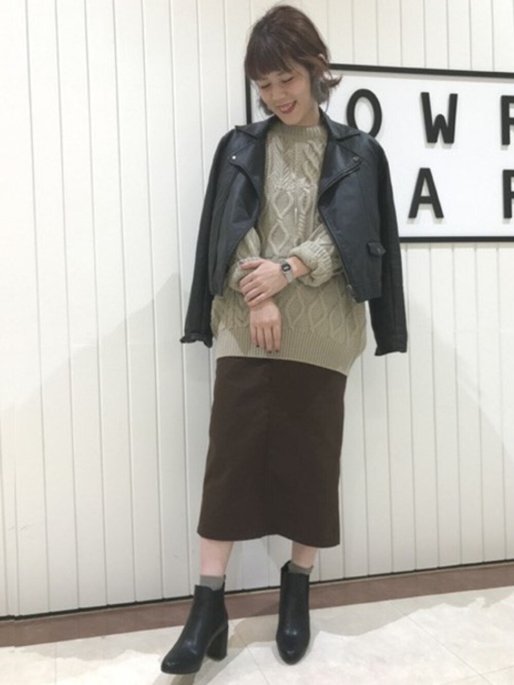 「タイトスカート、ニット、カジュアル、ライダース、LOWRYS FARM、秋のコーデ、ケーブルニット、サイドゴアブーツ、ootd、ローリーズファーム(LOWRYS FARM)」｜「LOWRYS FARMのケーブルチュニックＬＳ　761203 （ニット/セーター、ベージュ系）」を使った、miyusan☆さん（レディース・156cm）の秋コーディネートの1枚目の写真