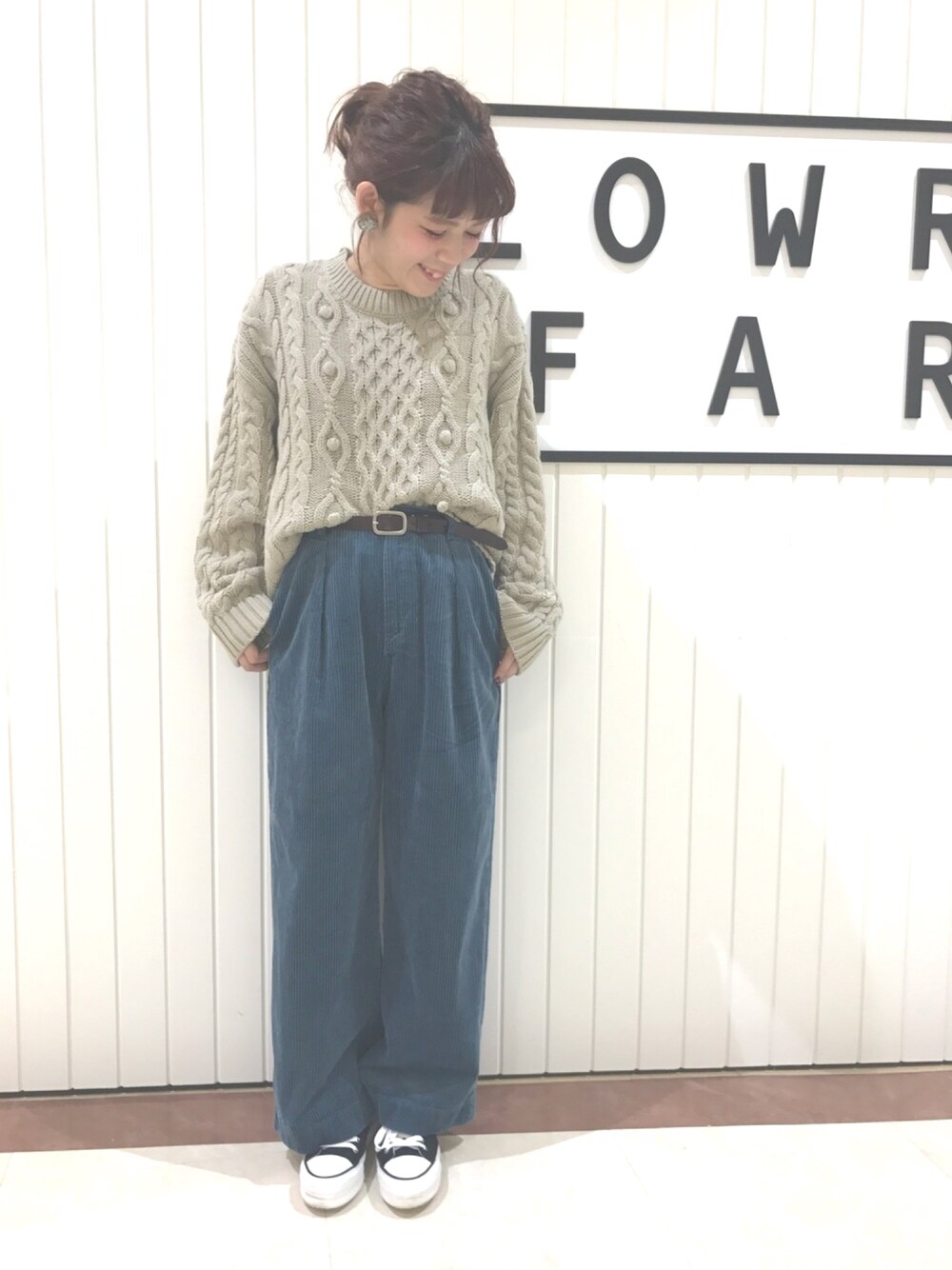 「オトナカジュアル、コンバース、コーデュロイ、パンツスタイル、オトナ女子、もこもこ、ニット、おしゃれさんと繋がりたい、カラーパンツ、ラフ」｜「LOWRYS FARMのコーデュロイワイドパンツ　764691 （その他パンツ、ブルー系）」を使った、miyusan☆さん（レディース・156cm）の秋コーディネートの1枚目の写真