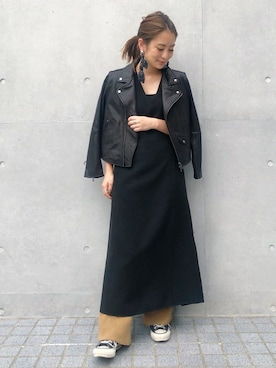 「ワンピース×スニーカー」｜「アイテム（ライダースジャケット）」を使った、KAORIさん（レディース・153cm）の秋コーディネート