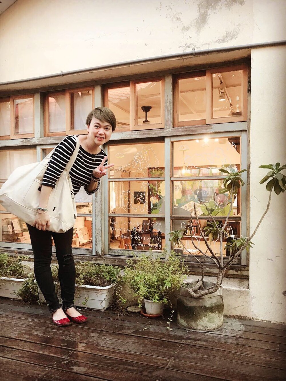 「VINTAGE」｜「Roger Vivierのアイテム（ドレスシューズ、レッド系）」を使った、Jessie Wuさん（レディース・156cm）の冬コーディネートの1枚目の写真
