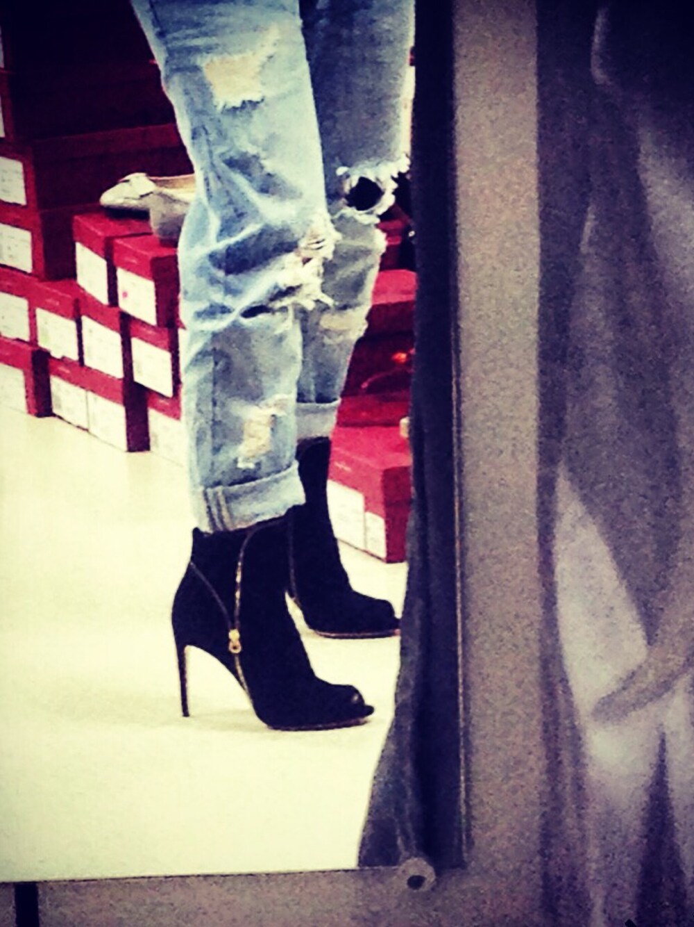 「Boyfriend Jeans」｜「ZARAのアイテム（デニムパンツ、ブルー系）」を使った、Jessie Wuさん（レディース・156cm）の冬コーディネートの1枚目の写真