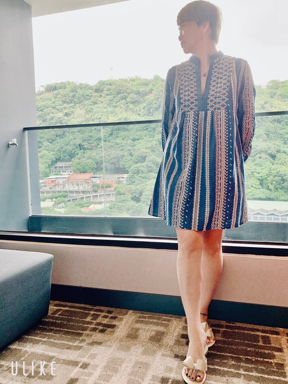 「ZARAのアイテム（シャツワンピース、ブルー系）」を使った、Jessie Wuさん（レディース・156cm）の夏コーディネートの1枚目の写真