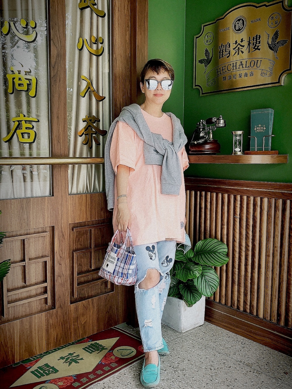 「casual、街頭穿搭、lifestyle」｜「Paragraphのアイテム（Tシャツ/カットソー、その他）」を使った、Jessie Wuさん（レディース・156cm）の冬コーディネートの1枚目の写真