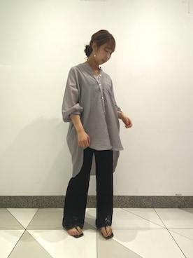 「パープル×黒」｜「アイテム（シャツ/ブラウス）」を使った、naoさん（レディース・162cm）の春コーディネート