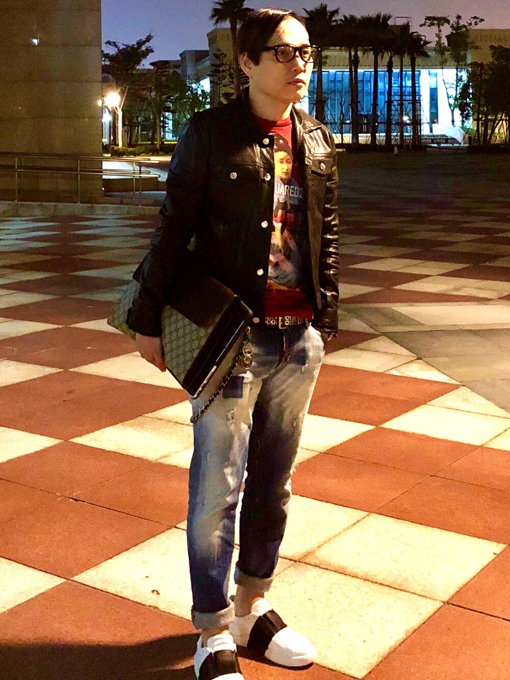 「シンプルコーデ、春、DSQUARED2、BLK DNM、valentino、GUCCI」｜「BLK DNMのアイテム（ライダースジャケット、ブラック系）」を使った、Alexizさん（メンズ・170cm）の春コーディネートの1枚目の写真