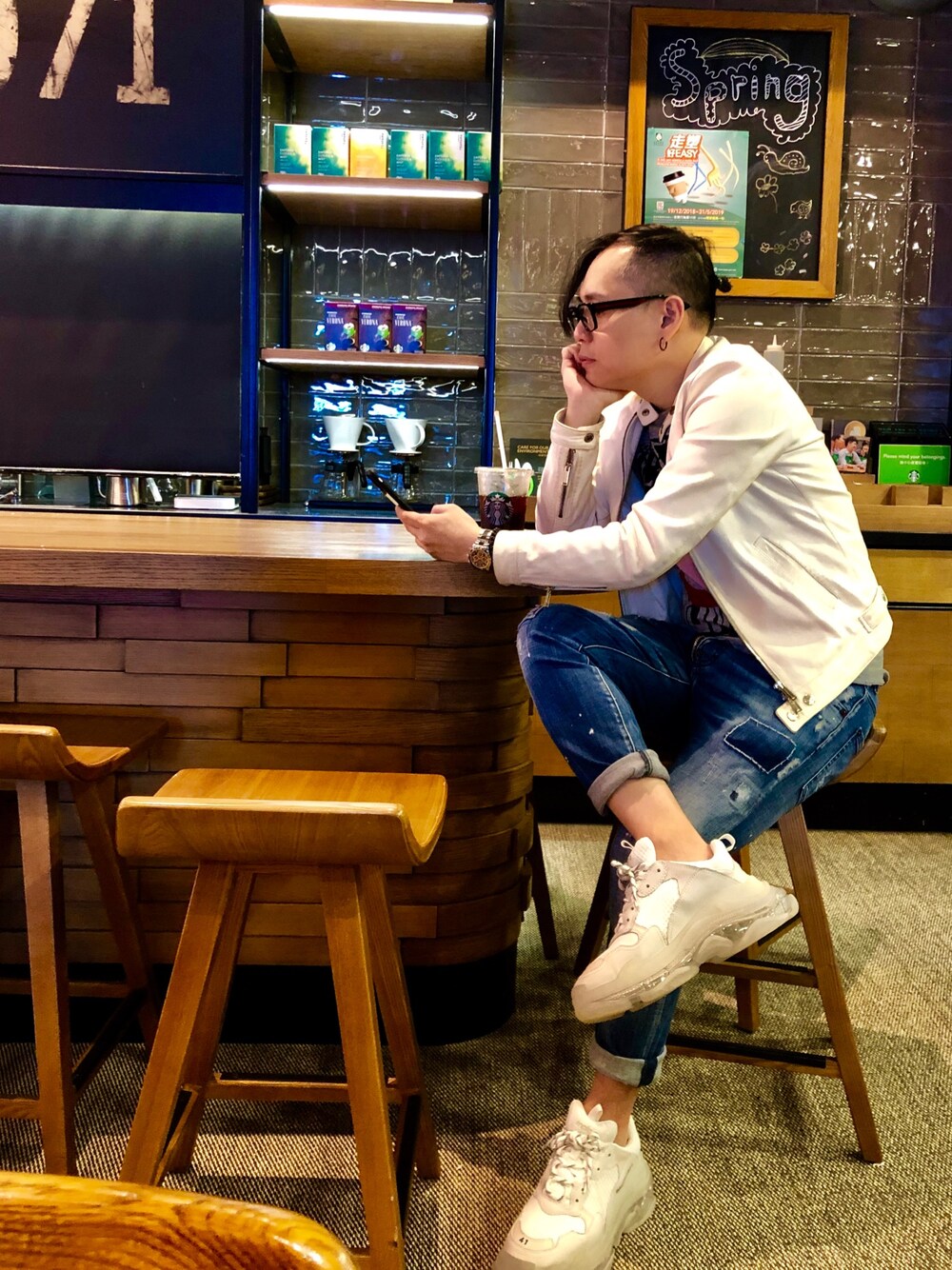 「春コーデ、DSQUARED2、BALENCIAGA、GUCCI」｜「DSQUARED2のアイテム（ライダースジャケット、ホワイト系）」を使った、Alexizさん（メンズ・170cm）の春コーディネートの1枚目の写真