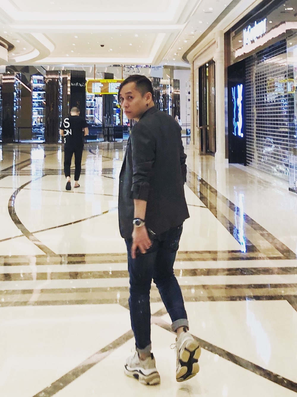 「お洒落さんとつながりたい、秋のコーデ、カジュアルコーデ、DSQUARED2、NHOLLYWOOD、BALENCIAGA」｜「N.HOOLYWOODのアイテム（スーツジャケット、グレー系）」を使った、Alexizさん（メンズ・170cm）の秋コーディネートの1枚目の写真
