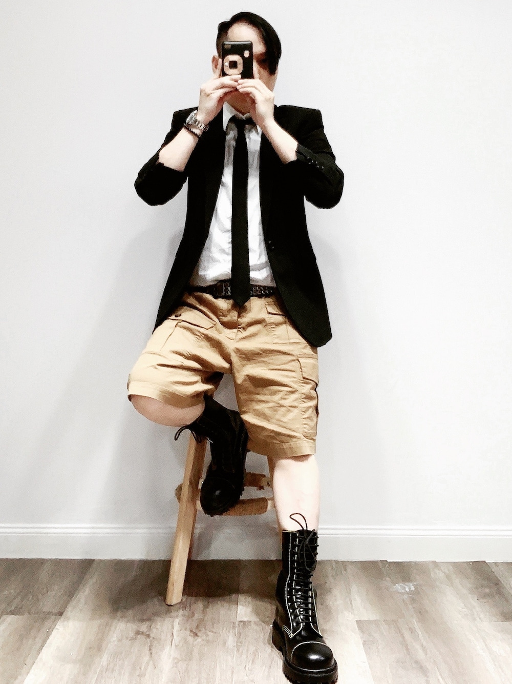 「カジュアルコーデ、今日のコーデ、シンプルコーデ、おしゃれさんと繋がりたい、Alexander McQueen、DSQUARED2、BALENCIAGA、suitstyle、DIRKBIKKEMBERGS」｜「DIRK BIKKEMBERGSのアイテム（スーツジャケット、ブラック系）」を使った、Alexizさん（メンズ・170cm）の夏コーディネートの1枚目の写真