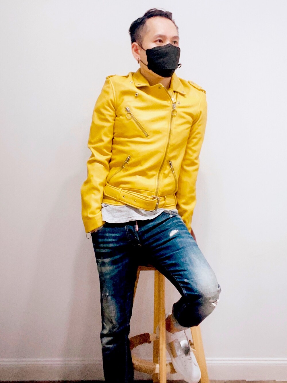 「きれいめカジュアル、おしゃれさんと繋がりたい、カジュアルコーデ、Soulland、DSQUARED2、Valentino garavani、ridersjacket、sneakers」｜「Soullandのアイテム（ライダースジャケット、イエロー系）」を使った、Alexizさん（メンズ・170cm）の夏コーディネートの1枚目の写真