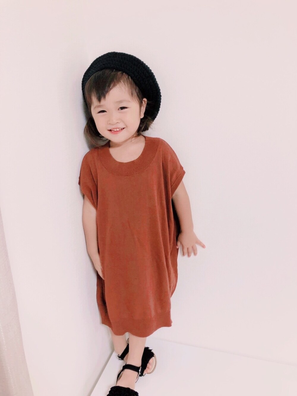 「夏のワントーンコーデ、シンプル、女の子、サンダル、プチプラコーデ、キッズファッション、3歳、ネコミミ、モノトーン、あおmade」｜「Birthdayのアイテム（サンダル、ブラック系）」を使った、RINKOさん（キッズ・90cm）の夏コーディネートの1枚目の写真