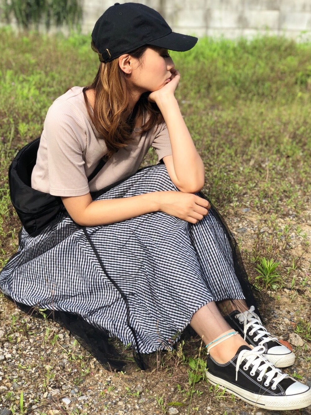 「シンプル、楽チンコーデ、大人カジュアル、きれいめカジュアル、チュールスカート、ギンガムチェックスカート、キャップ、ベージュコーデ、スニーカーコーデ、大人コーデ」｜「GLOBAL WORKのリブクルーネックT5分袖/790757（Tシャツ/カットソー、ベージュ系）」を使った、nyaobuさん（レディース・164cm）の夏コーディネートの1枚目の写真