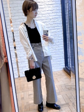 「earth music&ecology（アースミュージックアンドエコロジー）のアイテム（ショルダーバッグ、ブラック系）」を使った、さいとうはるかさん（レディース・163cm）の秋コーディネート