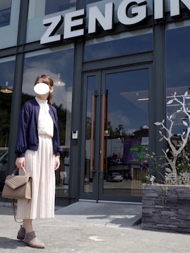 「Ray BEAMS（レイビームス）のRay BEAMS / サテン バック ギャザー ブルゾン（ブルゾン、ブルー系）」を使った、Yuthikaさん（レディース・163cm）の春コーディネート