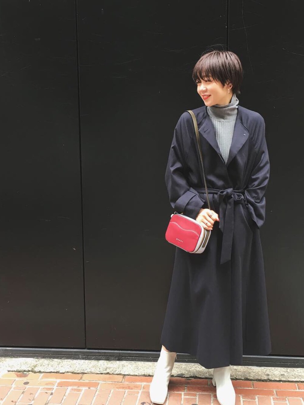 「jointworks、新宿、マークイズみなとみらい、ivory court、MAISONEUREKA、MARNI、ワンピース、ノーカラーコート」｜「JOINT WORKSのベルトツキフレアーロングコート（チェスターコート、ブルー系）」を使った、ai taguchiさん（レディース・158cm）の秋コーディネートの1枚目の写真