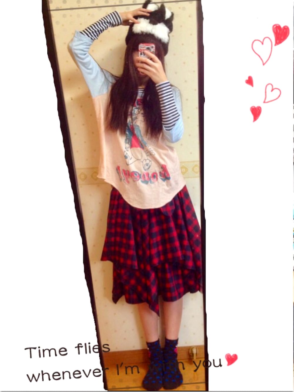 「RNA、Candy Stripper、secret honey、キャンスパ、うさぎ、チェックスカート、ラグランTシャツ、ニット帽」｜「RNAのL9665 シュガーキャラプリント配色ラグラン（Tシャツ/カットソー、ピンク系）」を使った、MiSAKiさん（レディース・160cm）の秋コーディネートの1枚目の写真