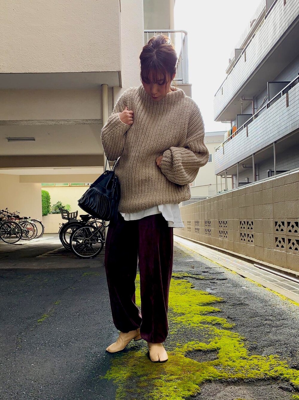 「年末WEAR感謝祭、トゥデイフル、TODAYFUL、TOD、ベロアパンツ、ざっくりニット」｜「TODAYFULのオーバーサイズブライドニット（ニット/セーター、ベージュ系）」を使った、etsuさん（レディース・169cm）の冬コーディネートの1枚目の写真