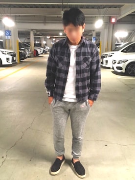 「チェック柄に恋してる」｜「アイテム（スリッポン）」を使った、だか村さん（メンズ・169cm）の秋コーディネート