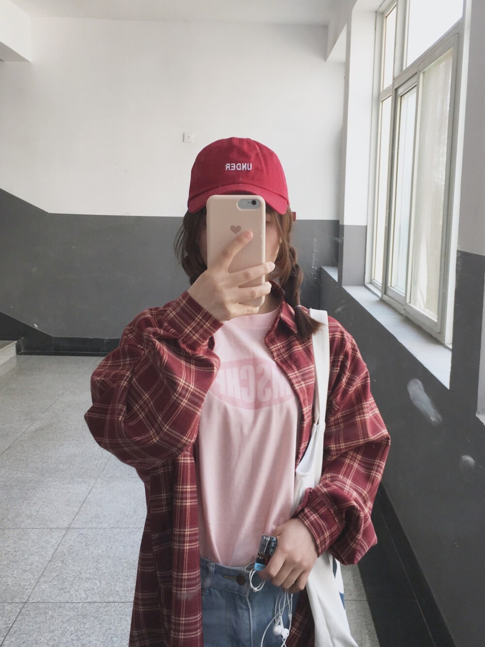 「春」｜「mschfのアイテム（Tシャツ/カットソー、ピンク系）」を使った、マリンさん（レディース・161cm）の春コーディネートの1枚目の写真