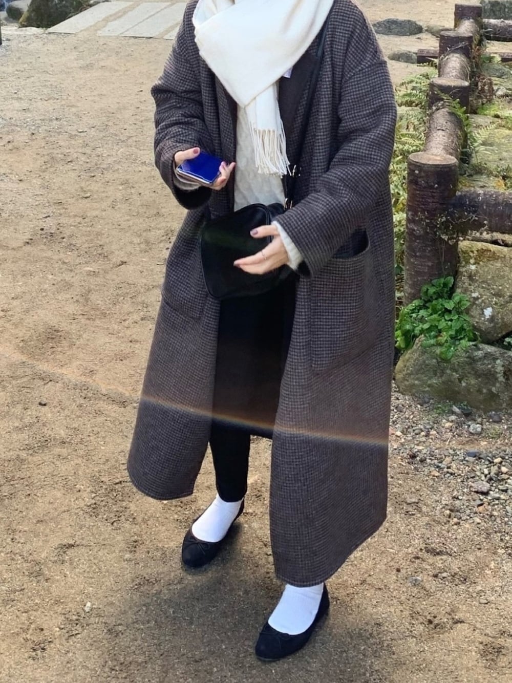 「大人カジュアル、おしゃれさんと繋がりたい、プチプラ、ラクチンコーデ、ロングコート、シンプル、パンツスタイル、バレエシューズ、メンズライク、ブラウン色に染まれ」｜「H&Mのアイテム（バレエシューズ、ブラック系）」を使った、ちぴさん（レディース・158cm）の冬コーディネートの1枚目の写真