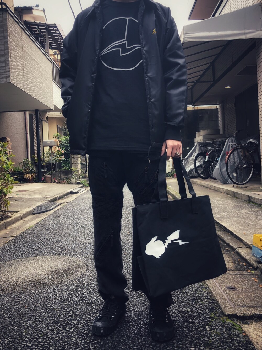 「ピカチュウ、ポケモン、fragmentdesign、ブラック、ファッション、冬」｜「fragment design x Pokemonのアイテム（ジャケット/アウター、ブラック系）」を使った、Masamuneさん（メンズ・175cm）の冬コーディネートの1枚目の写真