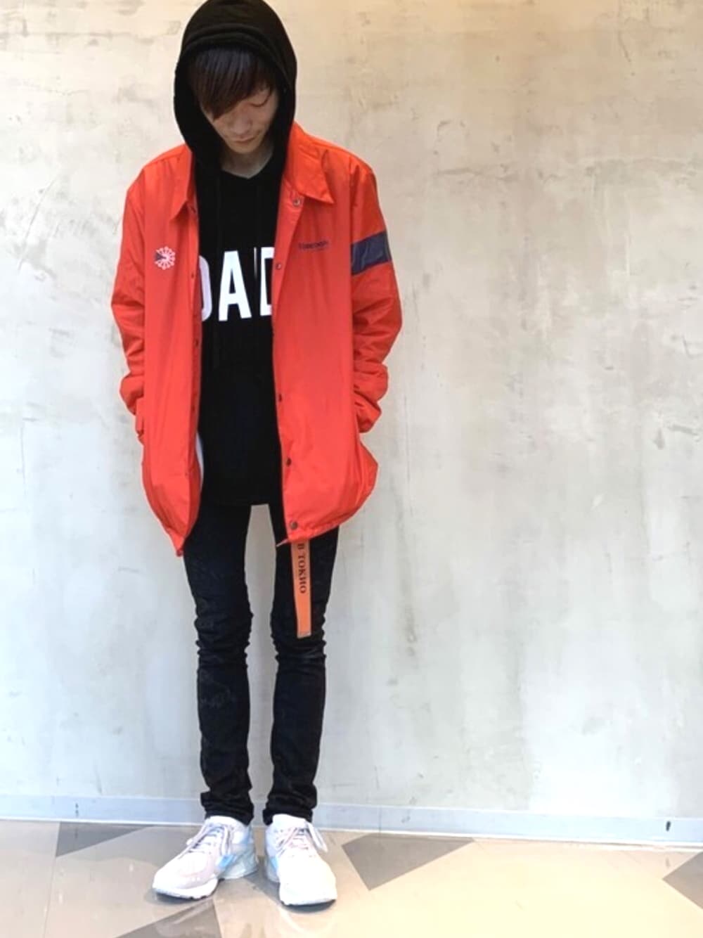 「ストリート、リーボック(Reebok)、90s、リーボッククラシック、ダッドスニーカー、アズトレック、AZTREK」｜「ReebokのCRR80 コーチジャケット（ナイロンジャケット、レッド系）」を使った、リーボックさん（メンズ・176cm）の秋コーディネートの1枚目の写真