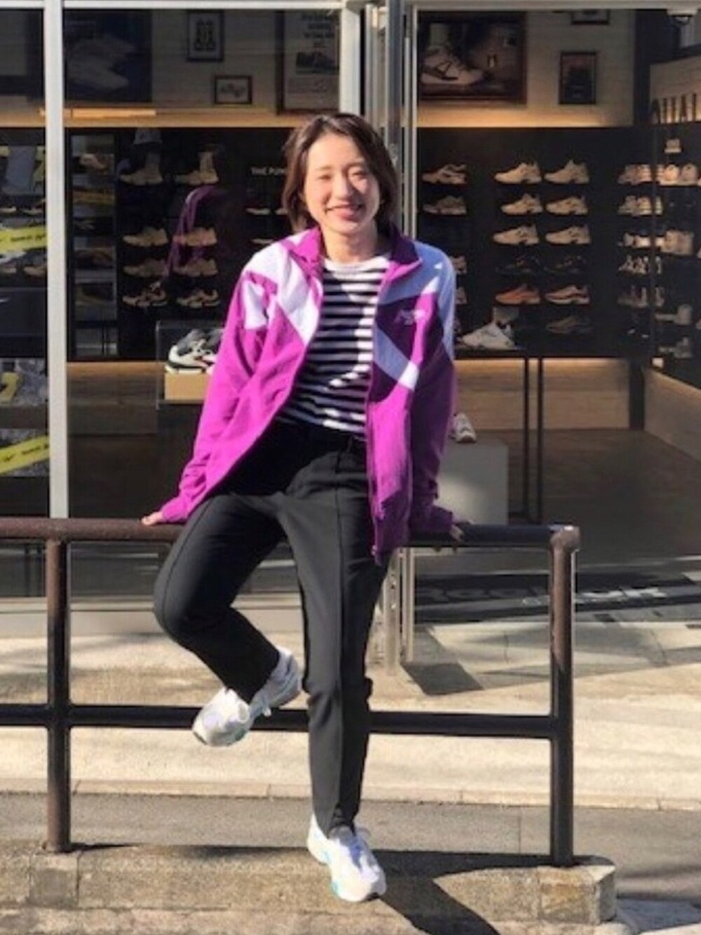 「カジュアル、スポーツミックス、厚底シューズ、Reebok(Reebok)、リーボック(Reebok)、厚底スニーカー、カジュアルコーデ、リーボッククラシック、Reebokclassic」｜「Reebokのベクター トラックトップ Reebok CLASSIC（リーボック　クラシック）（ナイロンジャケット、パープル系）」を使った、リーボックさん（レディース・160cm）の冬コーディネートの1枚目の写真