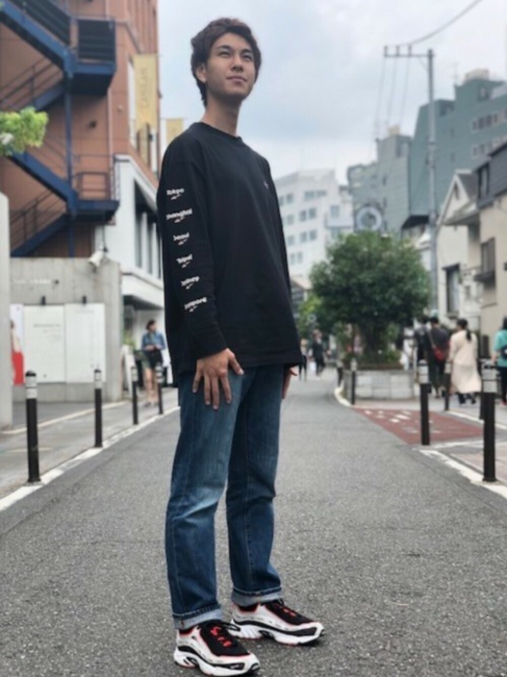 「reebok、ストリート、street、90'sスタイル、リーボッククラシック、Reebokclassic、DAYTONA DMX、rhvector、rhdmx、rhaki」｜「Reebokのデイトナ ディーエムエックス ベクター [DAYTONA DMX VECTOR]（スニーカー、ブラック系）」を使った、リーボックさん（メンズ・177cm）の夏コーディネートの1枚目の写真