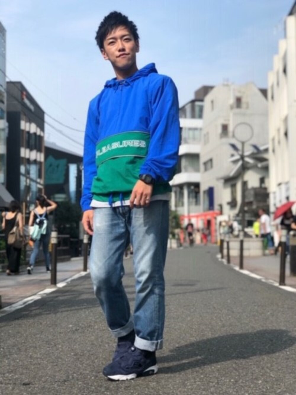 「スニーカー、原宿、ポンプフューリー、Reebok(Reebok)、リーボック(Reebok)、PUMP FURY、pumpfury、リーボッククラシック、Reebokclassic、ポンプラブ」｜「Reebokの【Reebok CLASSIC×PLEASURES】プレジャーズ アノラック [PLEASURES ANORAK]（ナイロンジャケット、ブルー系）」を使った、リーボックさん（メンズ・170cm）の夏コーディネートの1枚目の写真