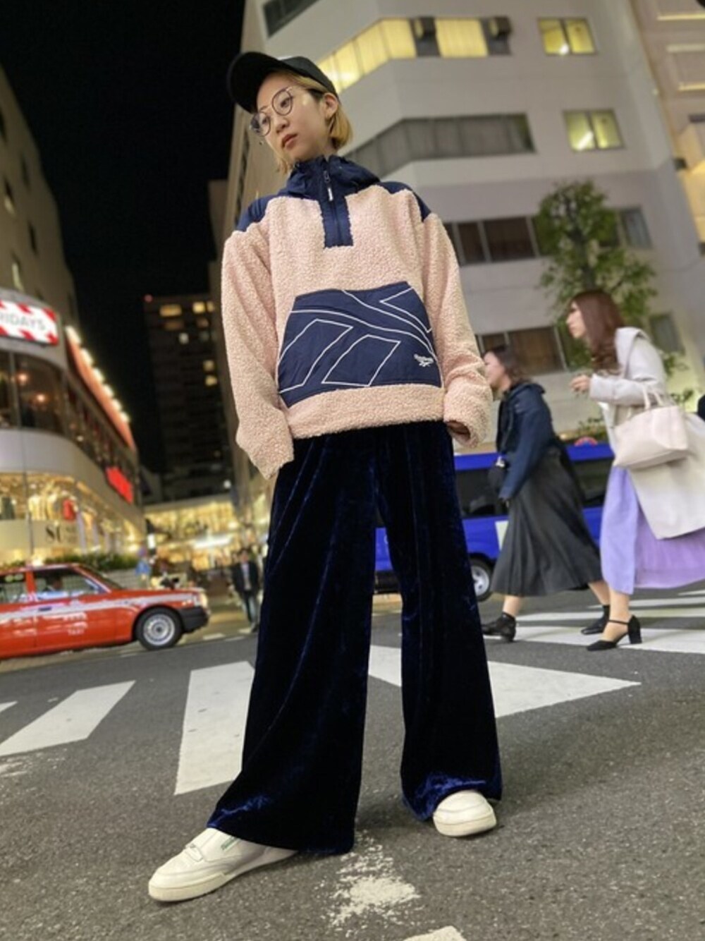 「トレンド、reebok、フリース、渋谷、リーボック、アノラックパーカー、shibuya、リーボッククラシック、Reebokclassic、リーボックストア渋谷」｜「Reebokのクラシックス ベクター シェルパ フリース フーディー [Classics Vector Sherpa Fleece Hoodie] リーボック（ブルゾン、ピンク系）」を使った、リーボックさん（レディース・162cm）の秋コーディネートの1枚目の写真