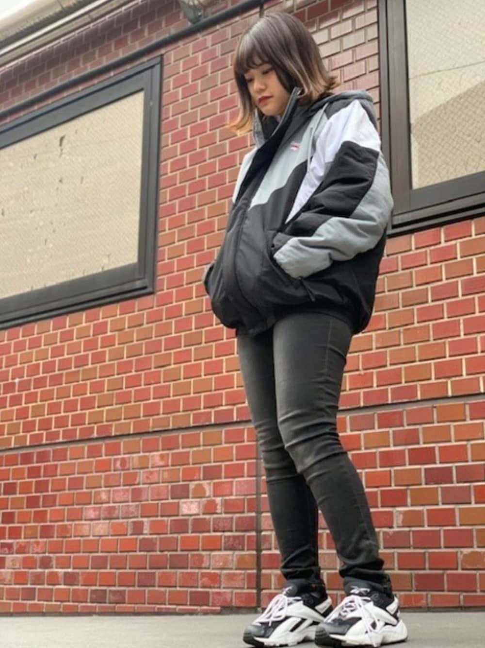 「アウター、reebok、モノトーン、原宿、Reebok(Reebok)、リーボッククラシック、Reebokclassic、リーボッククラシックストア原宿、rhnaka、rhintvl」｜「Reebokのインターバル / INTV 96 Shoes（シューズ、ホワイト系）」を使った、リーボックさん（レディース・156cm）の冬コーディネートの1枚目の写真