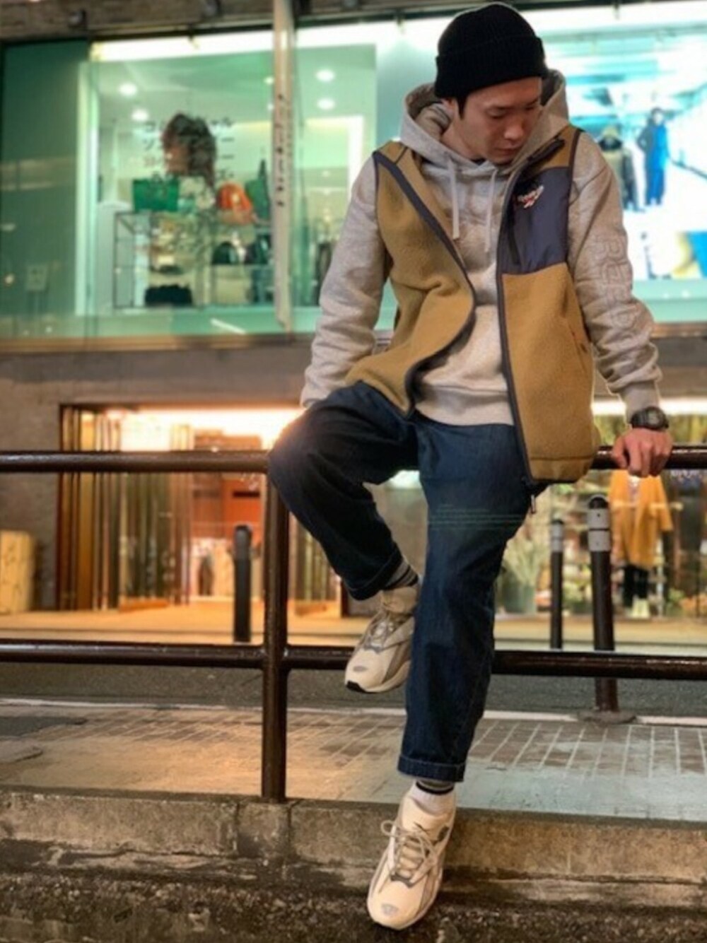 「ボア、reebok、原宿、Reebok(Reebok)、リーボッククラシック、Reebokclassic、リーボッククラシックストア原宿、rhuda、rhintvl」｜「ReebokのSHERPA VEST（ジャケット/アウター、ベージュ系）」を使った、リーボックさん（メンズ・170cm）の冬コーディネートの1枚目の写真