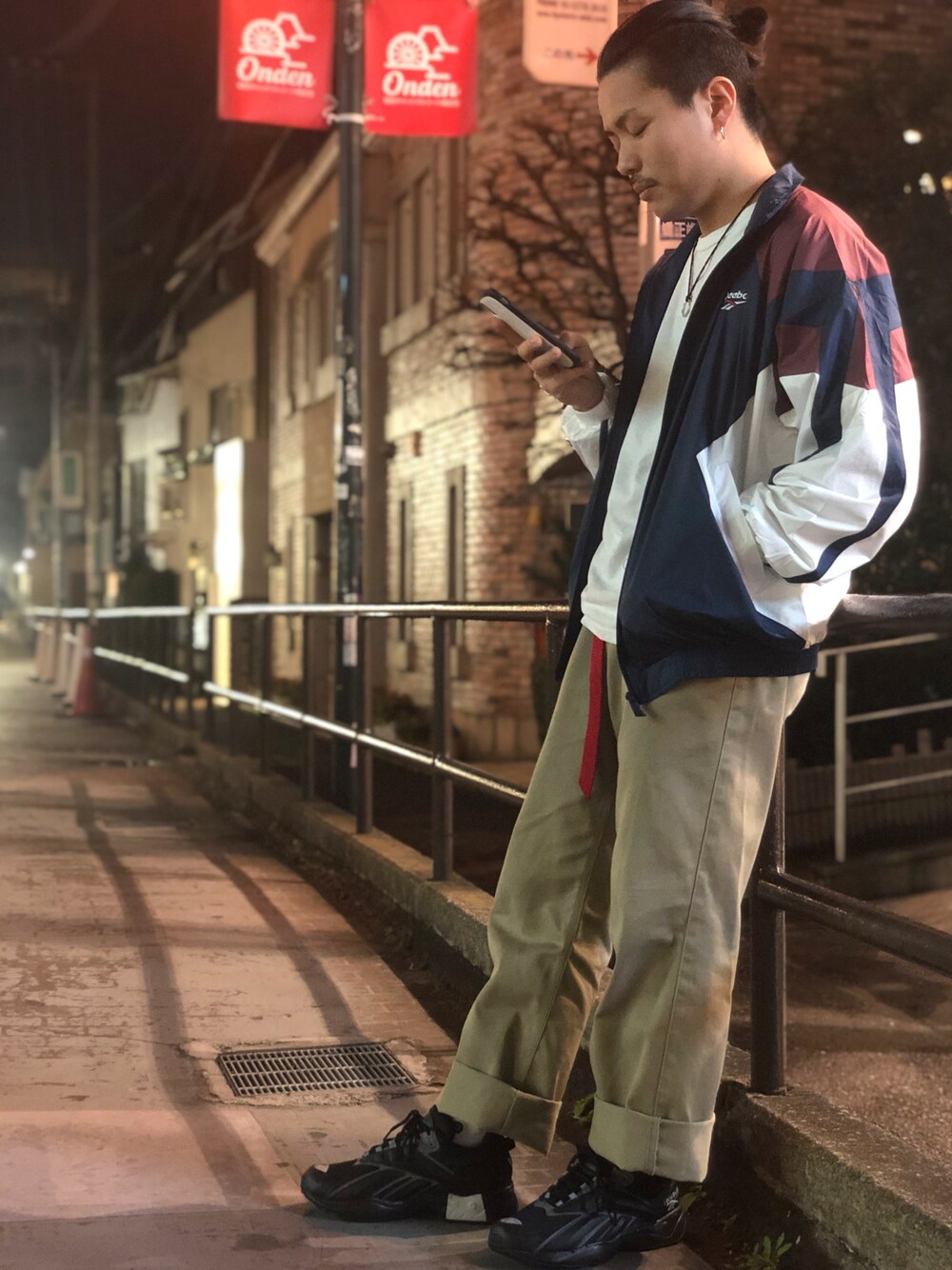 「シンプル、reebok、ストリート、大人コーデ、Reebok(Reebok)、リーボッククラシック、Reebokclassic、リーボッククラシックストア原宿、rhtaka、rhintvl」｜「Reebokのスポーツ ウィンドブレーカー [SPORT WINDBREAKER] リーボック（ナイロンジャケット、ブルー系）」を使った、リーボックさん（メンズ・165cm）の冬コーディネートの1枚目の写真