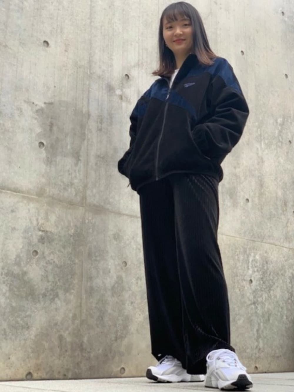 「reebok、原宿、ナナミカ、nanamica、リーボッククラシック、Reebokclassic、リーボッククラシックストア原宿、rhcollabo、rhintvl、rhike」｜「Reebokの【Reebok x Nanamica】ベクター トラック ジャケット / Nanamica Vector Track Jacket（ジャケット/アウター、ブラック系）」を使った、リーボックさん（レディース・158cm）の冬コーディネートの1枚目の写真