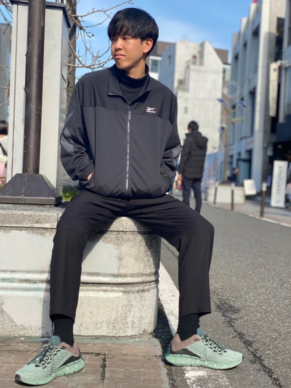 「春コーデ、スニーカー、リーボッククラシックストア原宿、reebok、ストリート、シンプル、rheightyone、Reebokclassic、rhzigkinetica、rhmatsu」｜「Reebokの【Reebok eightyone】エイティーワン ジグ キネティカ  [81 ZIG KINETICA]（スニーカー、グリーン系）」を使った、リーボックさん（メンズ・183cm）の春コーディネートの1枚目の写真