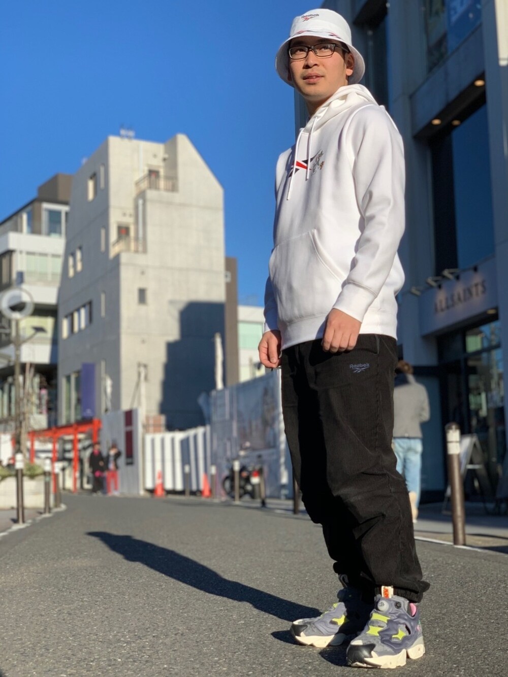 「シンプルコーデ、80s、リーボッククラシック、Reebokclassic、reebok、リーボッククラシックストア原宿、rhkoga、rhpump、rhcollabo、パーカー」｜「Reebokの【Reebok x Tom & Jerry】トム アンド ジェリー フーディー [Tom and Jerry Hoodie] リーボック（パーカー、ホワイト系）」を使った、リーボックさん（メンズ・170cm）の冬コーディネートの1枚目の写真