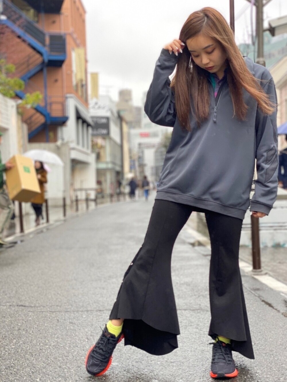 「reebok、スニーカーコーデ、リーボック(Reebok)、シンプルコーデ、カジュアルコーデ、Reebokclassic、リーボッククラシックストア原宿、rhzigkinetica、rheightyone、rhoo」｜「Reebokの【Reebok eightyone】エイティーワン ハーフジップ　ジャージ [81 JERSEY CT]（ブルゾン、グレー系）」を使った、リーボックさん（レディース・159cm）の春コーディネートの1枚目の写真