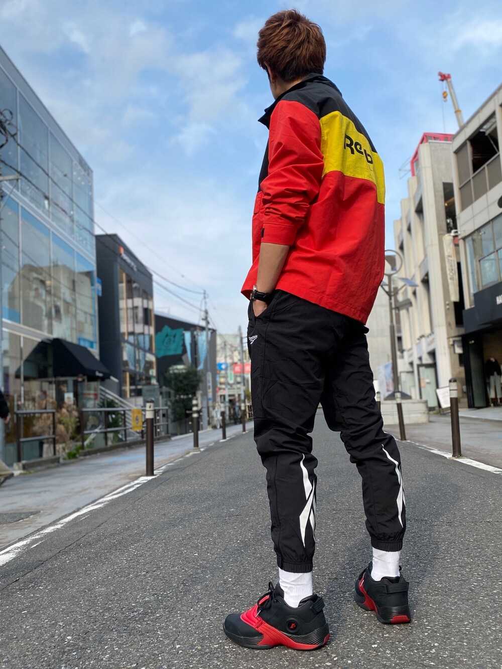「rhaki、春、ストリート、リーボッククラシックストア原宿、reebok、Reebokclassic、カジュアル、rhbask、ootd、コロナに負けない」｜「Reebokのアノラックジャケット [CL SELLING GOLDANORAK] リーボック（ブルゾン、レッド系）」を使った、リーボックさん（メンズ・179cm）の春コーディネートの1枚目の写真