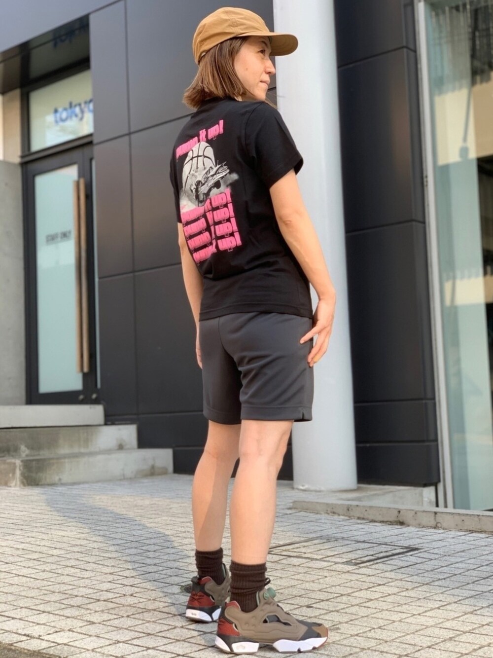 「夏コーデ、rheightyone、rhhoshi、リーボッククラシックストア原宿、reebok、ootd、シンプルコーデ、rhpump、オトナカジュアル、ストリート」｜「Reebokの【Reebok CLASSIC x EightyOne】エイティワン ショーツ [EightyOne Shorts]（その他パンツ、グレー系）」を使った、リーボックさん（レディース・156cm）の夏コーディネートの1枚目の写真