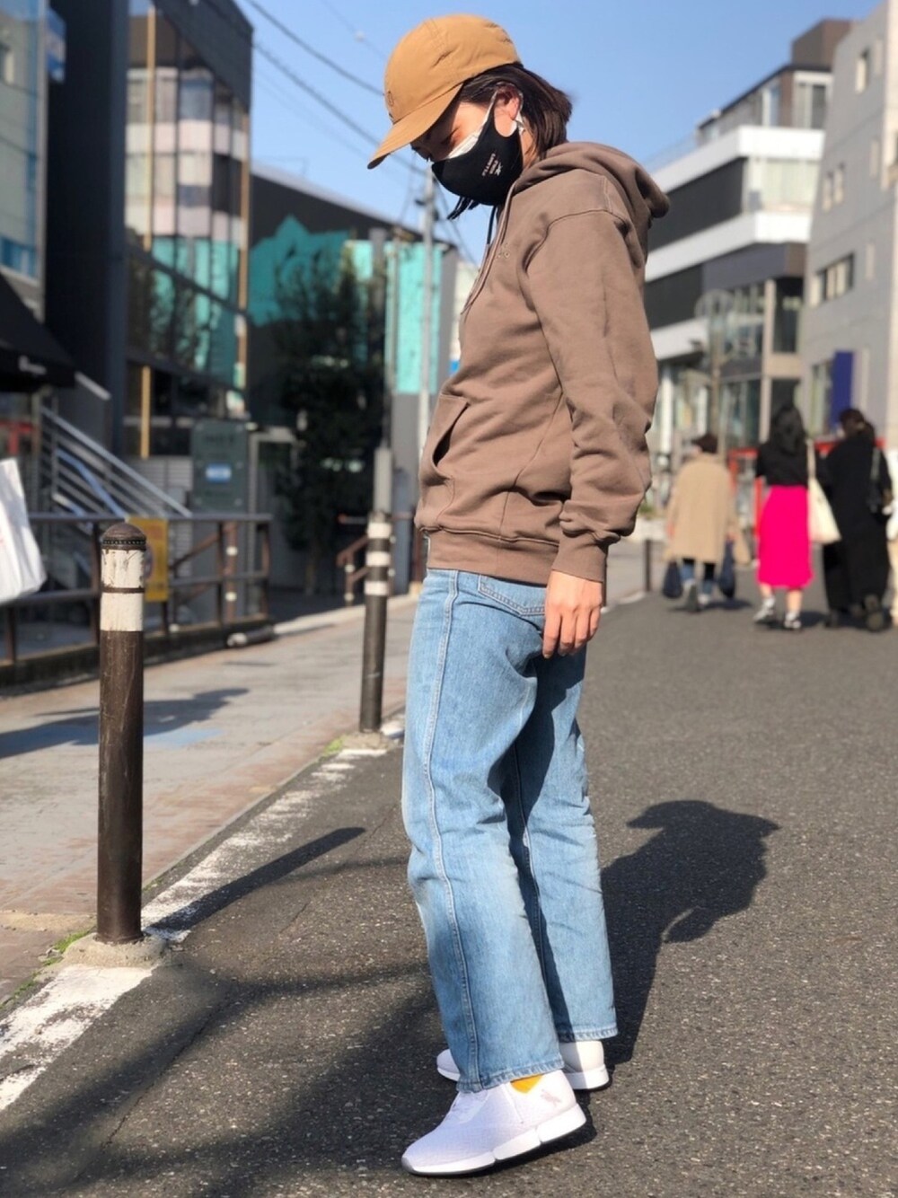 「reebok、リーボッククラシックストア原宿、リーボック(Reebok)、スニーカー、ウォーキングスタイル、スニーカー女子、シンプル、休日スタイル、rhhoshi、rheightyone」｜「Reebokの【Reebok CLASSIC x EightyOne】エイティワン フレンチテリー フーディー [EightyOne French Terry Hoodie]（パーカー、ブラウン系）」を使った、リーボックさん（レディース・156cm）の春コーディネートの1枚目の写真
