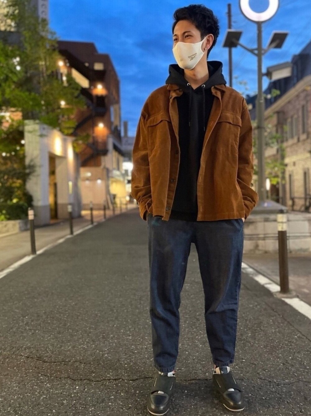 「reebok、リーボッククラシックストア原宿、rhaki、rheightyone、オーバーサイズ、大人カジュアル、ootd、ゆるコーデ、おしゃれさんと繋がりたい、今日のコーデ」｜「Reebokのクラブ シー / EightyOne Club C Stomper Shoes（スニーカー、グレー系）」を使った、リーボックさん（メンズ・178cm）の春コーディネートの1枚目の写真