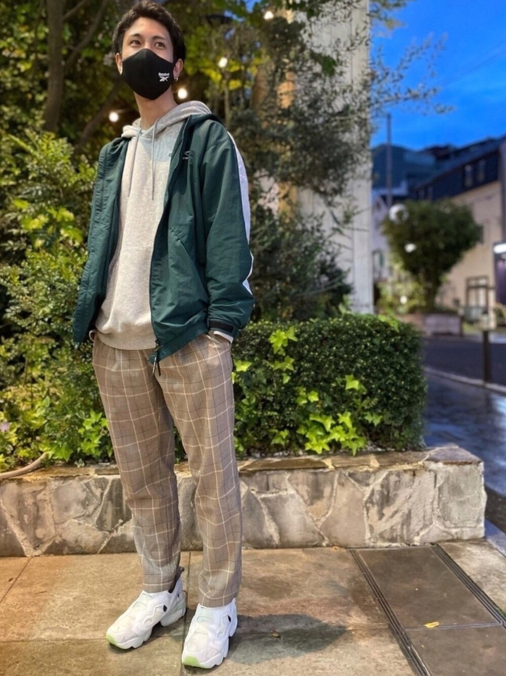「reebok、今日のコーデ、rhaki、rheightyone、リーボッククラシックストア原宿、ジャケット、ootd、おしゃれさんと繋がりたい、ゆるコーデ、スニーカー」｜「Reebokの【Reebok CLASSIC x EightyOne】エイティワン ウーブン ベクター フーデッドジャケット [EightyOne Woven Vector Hooded Jacket]（マウンテンパーカー、グリーン系）」を使った、リーボックさん（メンズ・178cm）の春コーディネートの1枚目の写真