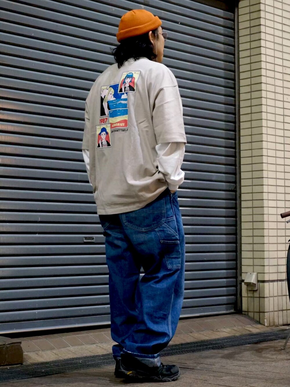 「サングラス、カジュアル、今日のコーデ、お洒落さんとつながりたい、ストリートMIX、デニム、レイヤードスタイル、ライトオン、プリントT」｜「BACK NUMBERの【BACK NUMBER】無地カラーワッチ（ニットキャップ/ビーニー、オレンジ系）」を使った、マッスルさん（メンズ・169cm）の春コーディネートの1枚目の写真