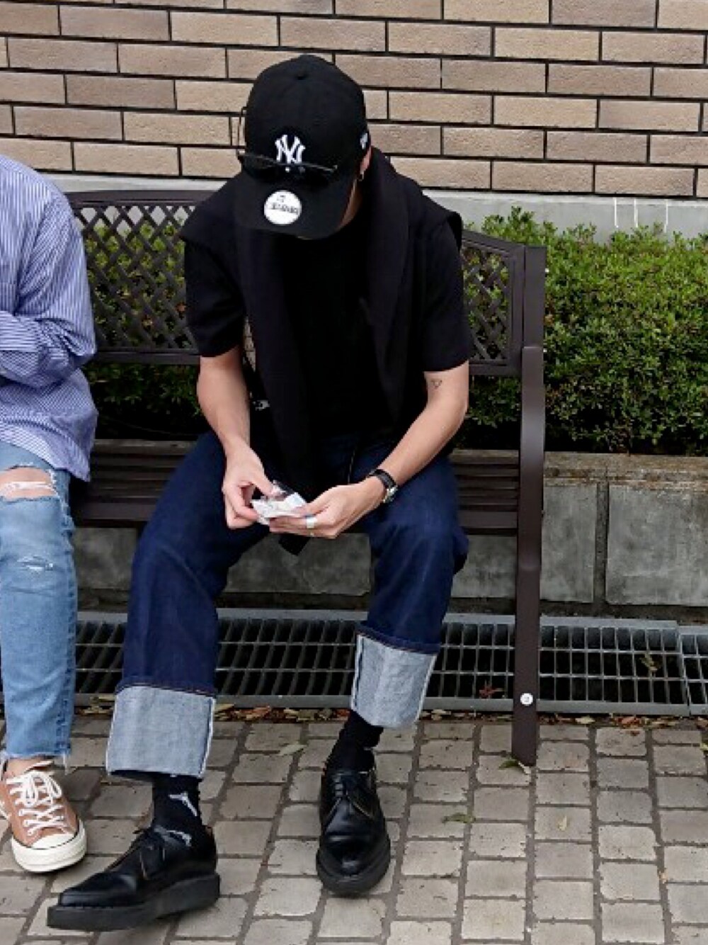 「ラングラー、ロールアップデニム、ジョージコックス、ワイスリー(Y-3)」｜「Y-3のM  LOGO SS TEE（Tシャツ/カットソー、ブラック系）」を使った、koudainstaさん（メンズ・168cm）の夏コーディネートの1枚目の写真