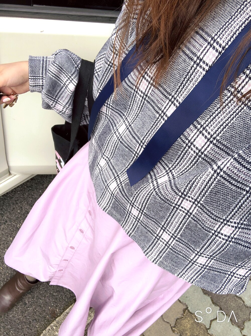 「プチプラ、ピンク、春コーデ、パーカー、ぽっちゃり、ぽっちゃりでもおしゃれしたい！、ママコーデ、カフェ」｜「earth music&ecologyの・チェックジャガードパーカー（パーカー、ブルー系）」を使った、ioさん（レディース・158cm）の冬コーディネートの1枚目の写真