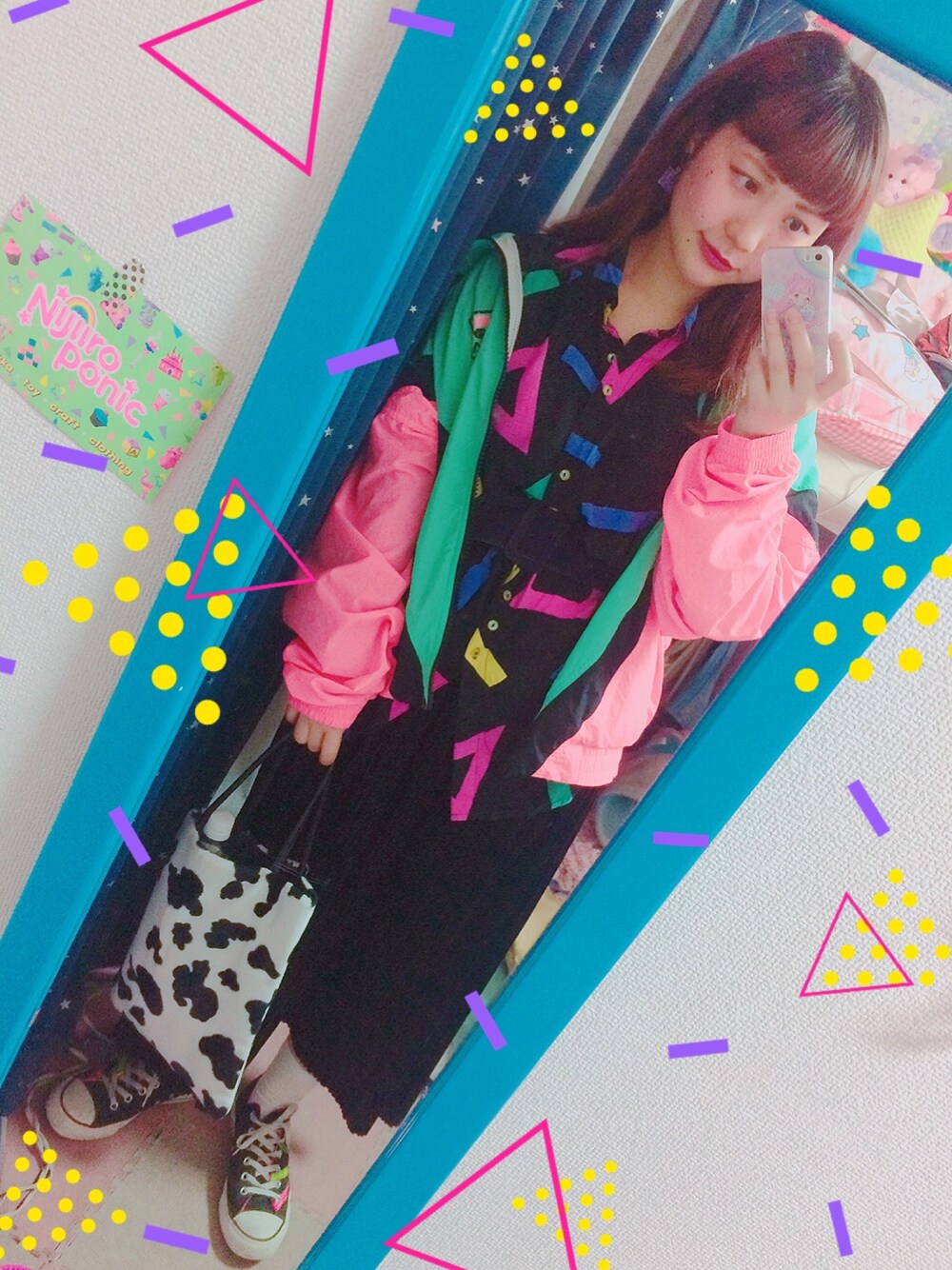 「ヴィンテージ、vintage、80s、ネオンカラー、ナイロンジャケット、コンバース」｜「VINTAGEのアイテム（シャツ/ブラウス、ブラック系）」を使った、♡URARA♡さん（レディース・160cm）の冬コーディネートの1枚目の写真
