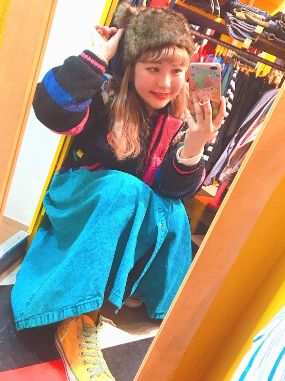 「90’s、80s、カラフル、colorful、used、古着、ヴィンテージ、vintage、コンバース、アメリカンキッズ」｜「usedのアイテム（デニムスカート、グリーン系）」を使った、♡URARA♡さん（レディース・160cm）の冬コーディネートの1枚目の写真